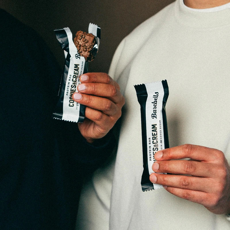 BAREBELLS Barebells Protein Bars Cookies & Cream - 12 Count, 1.94oz Bars - Protein Snacks with 20g of High Protein - Chocolate Protein Bar with 1g of Total Sugars - On The Go Protein Snack & Breakfast Bars - Image 4