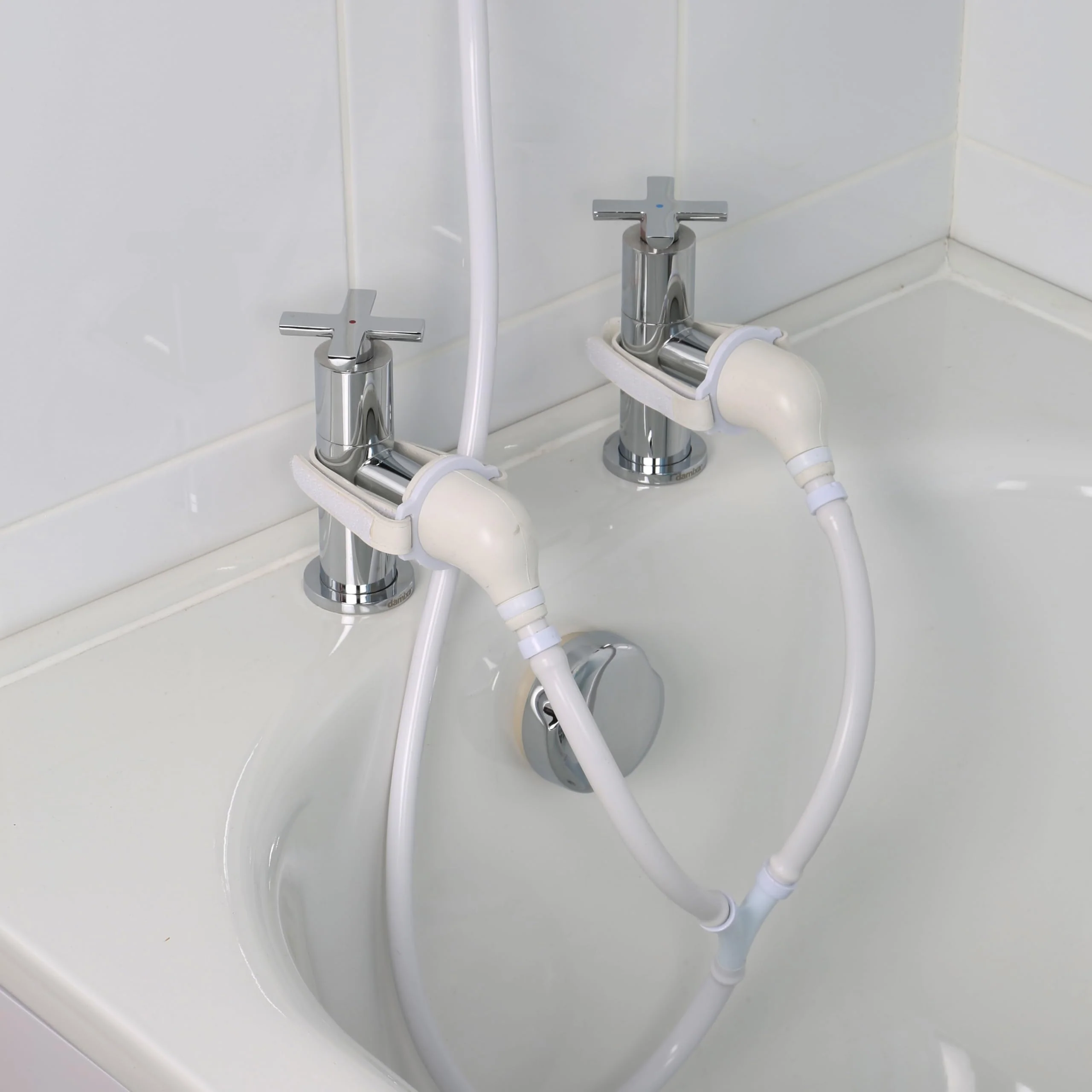 Croydex Secura Shower Head and Hose - Easy Install Push On Shower Attachment for Bath Taps with 1750mm Hose Length, Straps to Secure, Rub Clean Nozzles and Compatible with Low or High Pressure Systems - Image 3