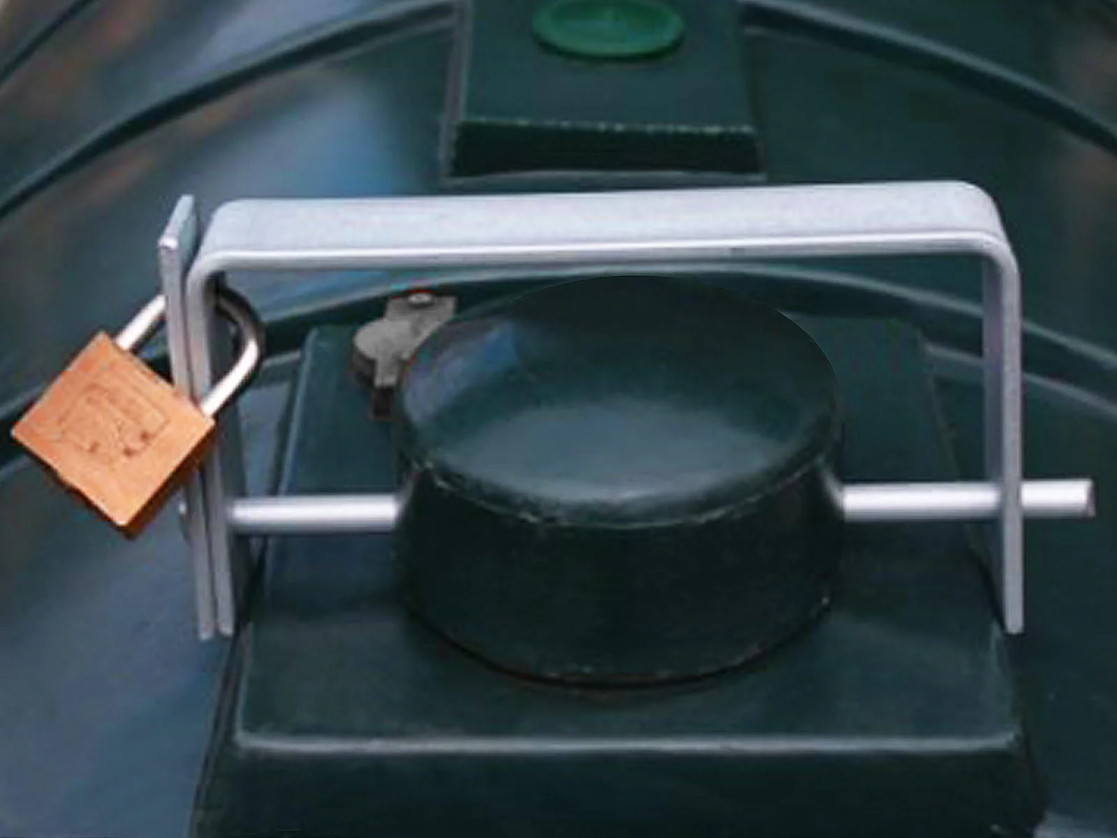Oil Tank Lock Supplied with Padlock - Image 2