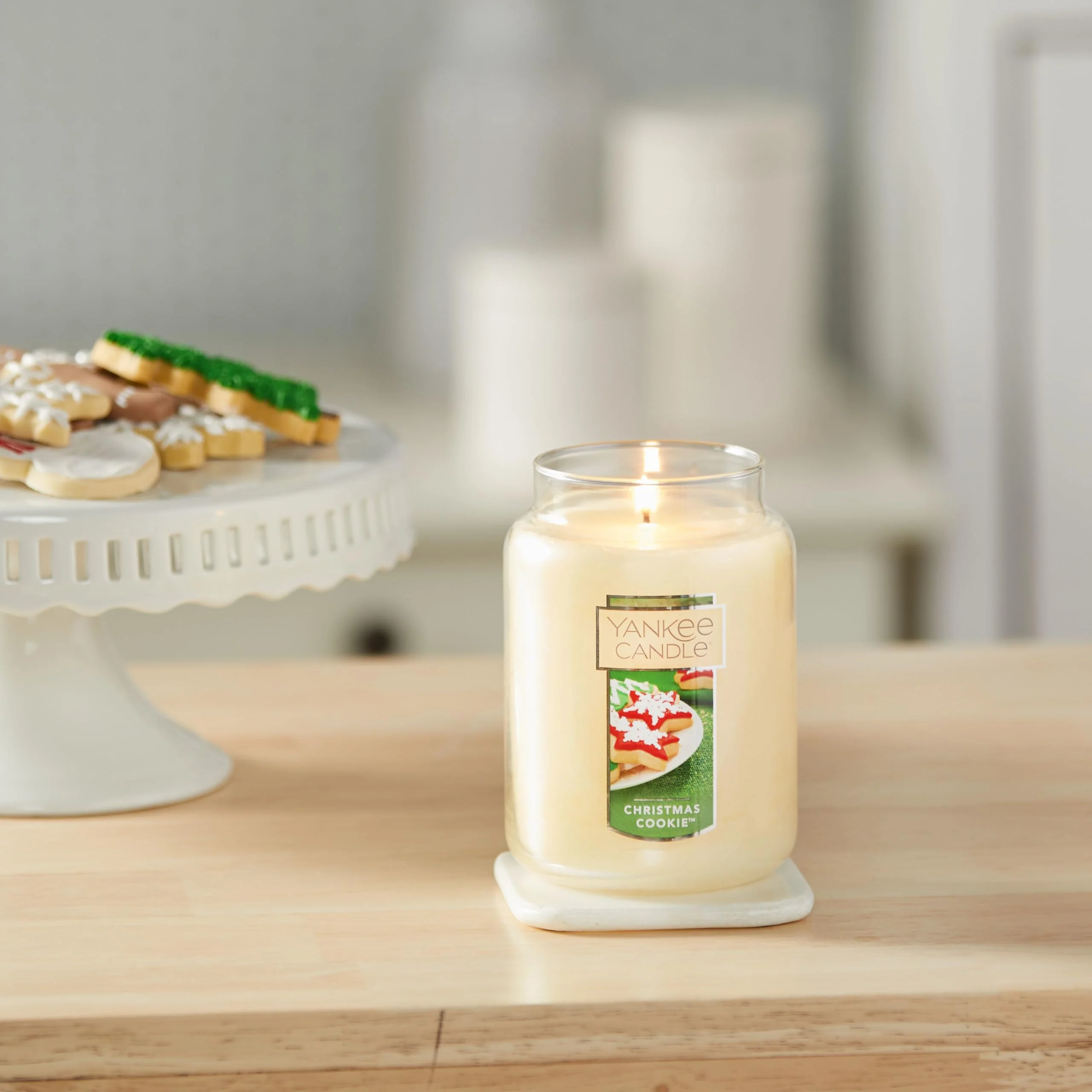 Yankee Candle Christmas Cookie Scented Classic 22oz Large Jar Single Wick Candle Over 110 Hours of Burn Time Perfect for Holiday Gifting and Celebration - Image 3