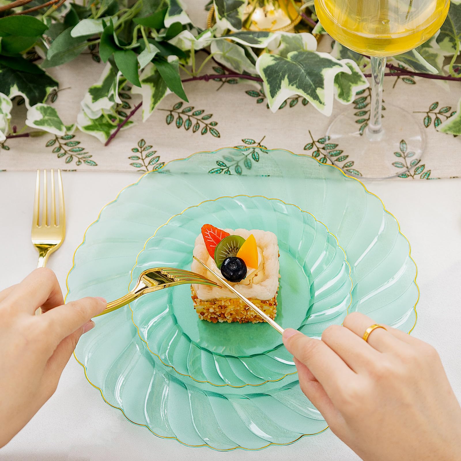 YOUBET 125PCS Clear Green Plastic Plates with Gold Rim - Green and Gold Plastic Plates Include 25 Dinner Plate 25 Dessert Plate 75 Disposable Silverwares for Wedding & Party & Christmas - Image 5