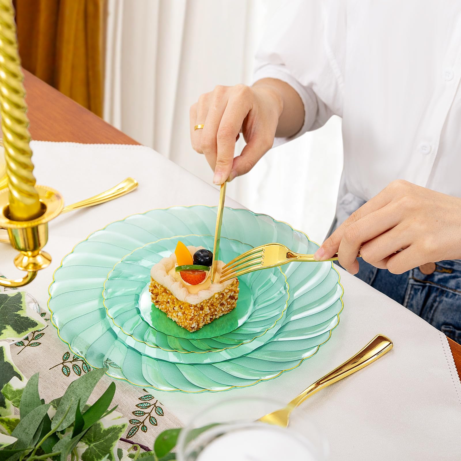 YOUBET 125PCS Clear Green Plastic Plates with Gold Rim - Green and Gold Plastic Plates Include 25 Dinner Plate 25 Dessert Plate 75 Disposable Silverwares for Wedding & Party & Christmas - Image 9
